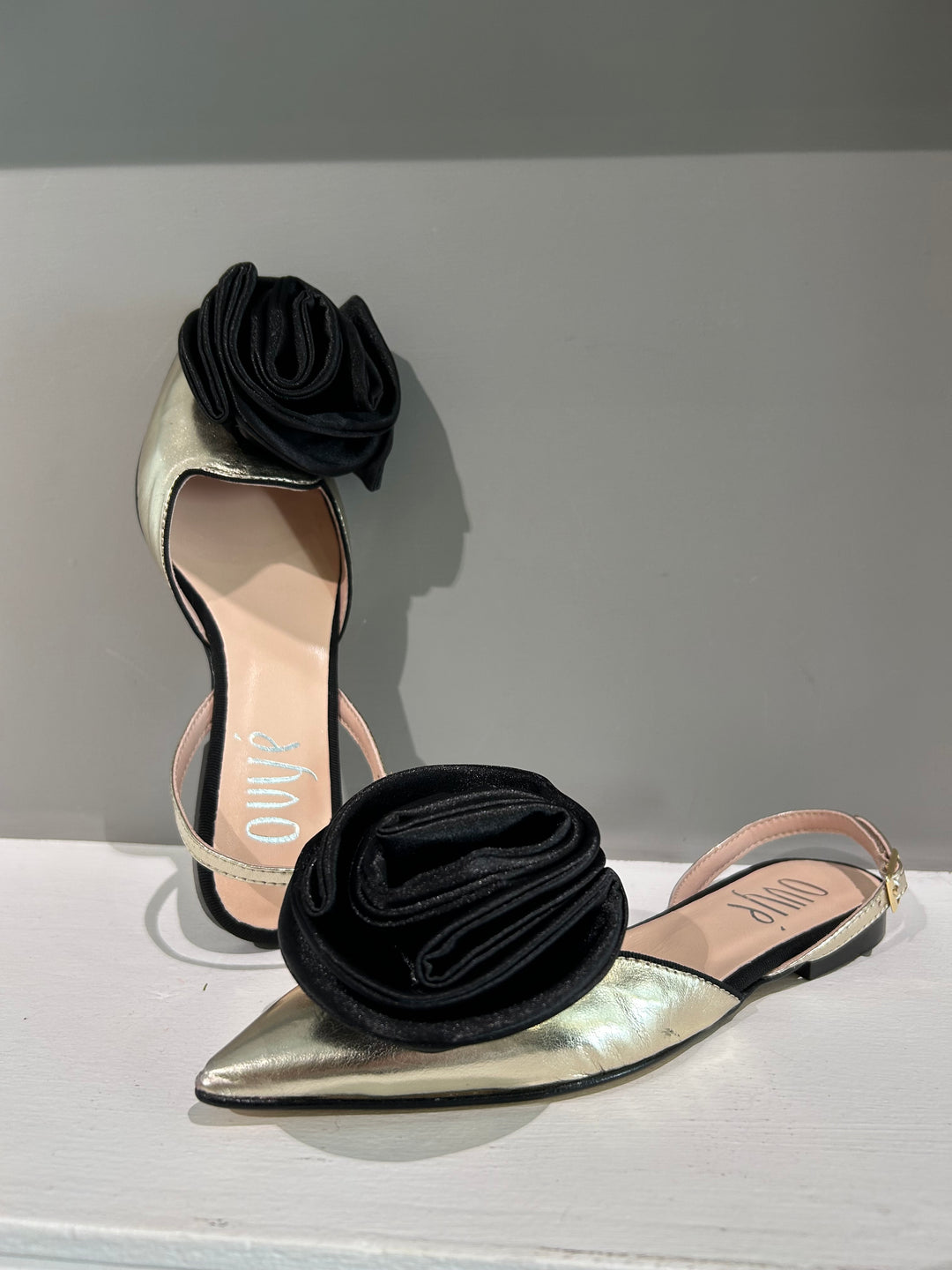 OVYÈ  - SLINGBACK CON DETTAGLIO ROSA